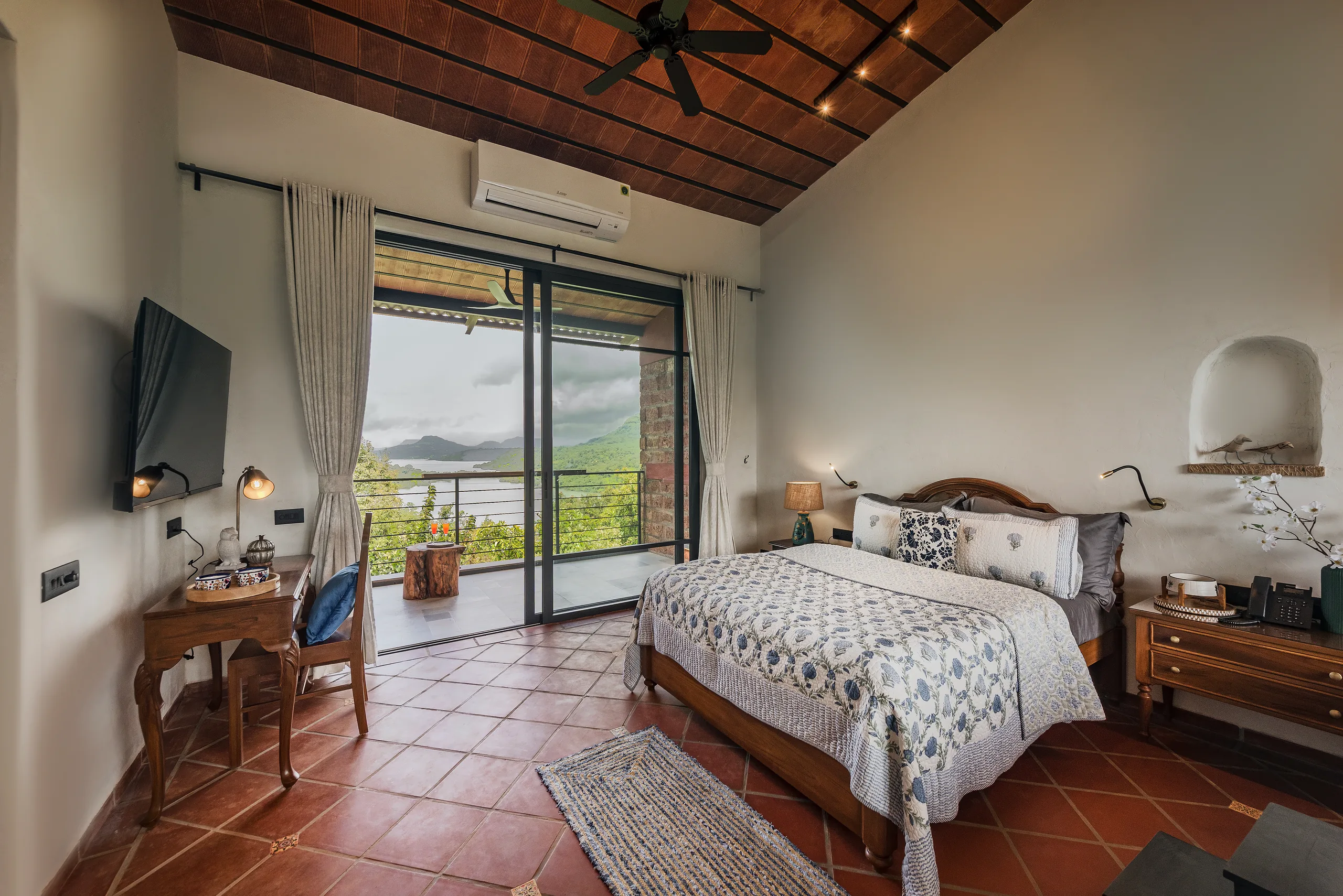 Junior Suite — Lake Wing