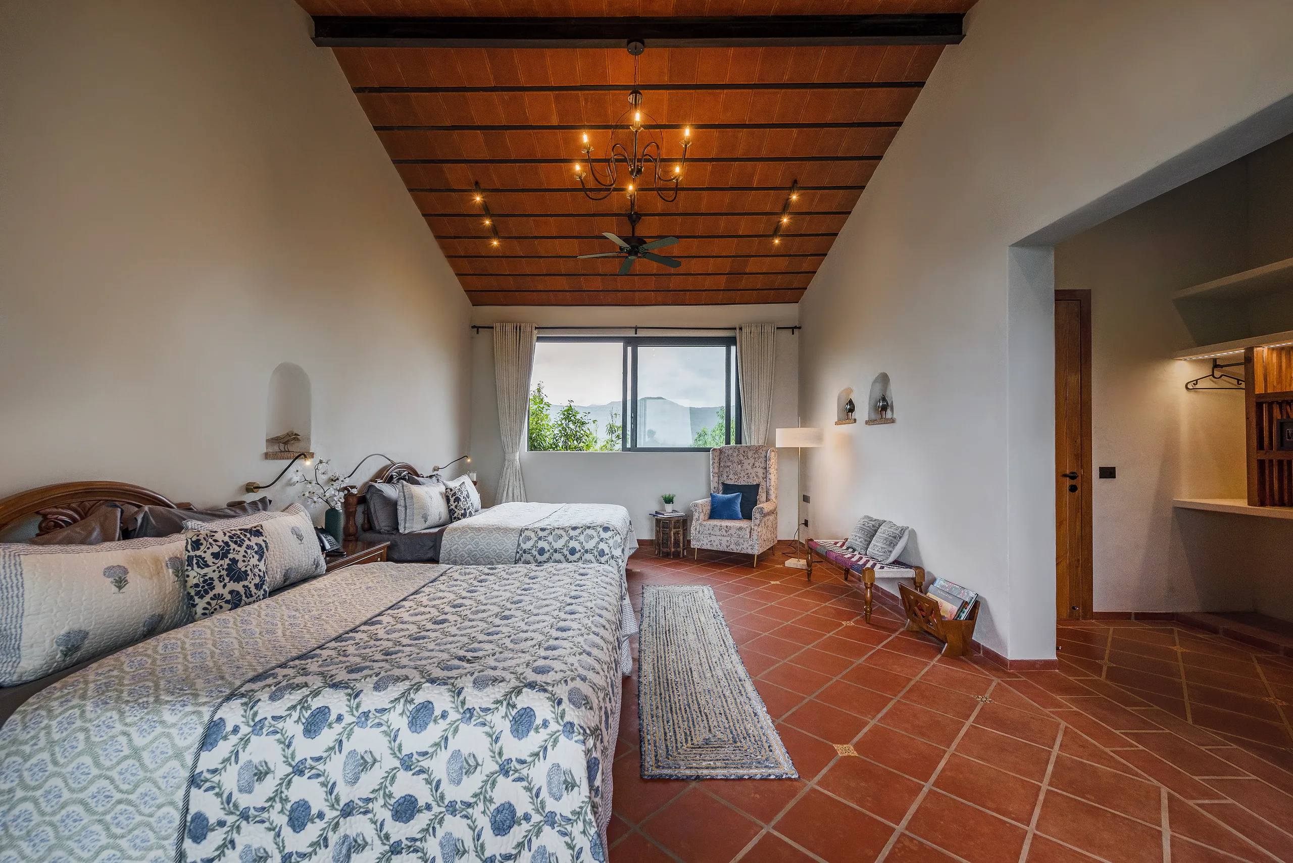Junior Suite — Lake Wing